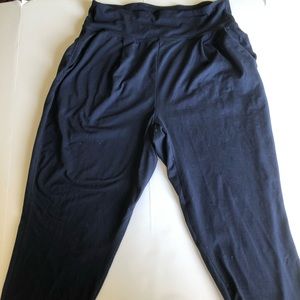 All In Motion Medium Pocket Mid Rise Leggings